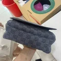 Сумка унисекс Air Jordan Monogram Mini Messenger Bag Grey MA0760-G9Q