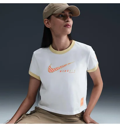 Футболка женская Nike Sportswear Club Moto Tee White HQ1707-100