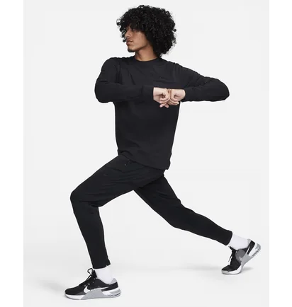 Лонгслив мужской Nike Primary Dri-Fit Long-Sleeve Versatile Top Black FB8585-010