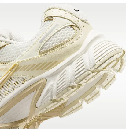Кросівки унісекс Nike V5 Rnr Se Beige IO0464-101