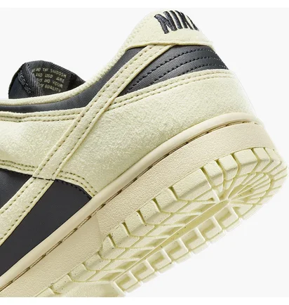 Кросівки жіночі Nike Dunk Low Beige/Black HJ7673-005