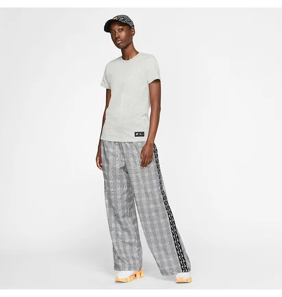 Футболка женская Nike Sportswear Ss Crew Nby Grey CZ6368-063