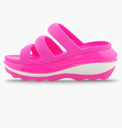 Сандали женские CROCS Mega Crush Triple Strap Pink 209842-6TW