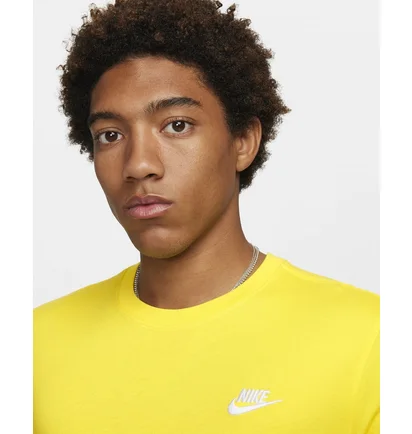 Футболка мужская Nike T-Shirt Sportswear Club Yellow AR4997-718