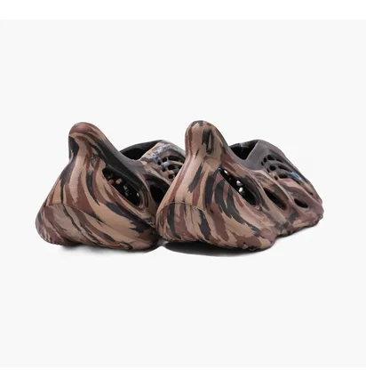 Тапочки мужские Adidas Yeezy Foam Runner Brown/Black ID4126