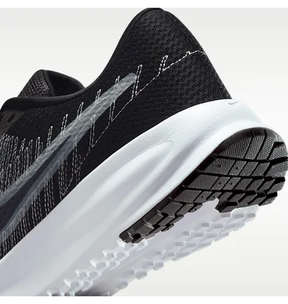 Кросівки жіночі Nike Run Defy Black HM9593-002