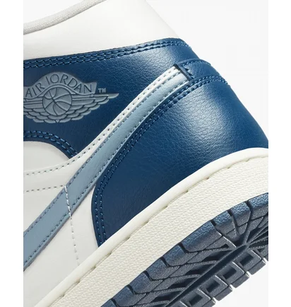 Кроссовки женские Air Jordan Air 1 Mid White/Blue BQ6472-414