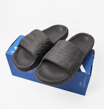 Тапочки унисекс Adidas Originals Adilette 22 Slide Sandals Grey HP6522
