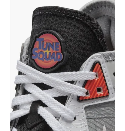 Кроссовки унисекс Nike Lebron 18 Low 'Bugs Vs Marvin' Grey CV7562-005