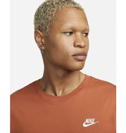 Футболка чоловіча Nike Sportswear Club MenS T-Shirt Orange AR4997-246