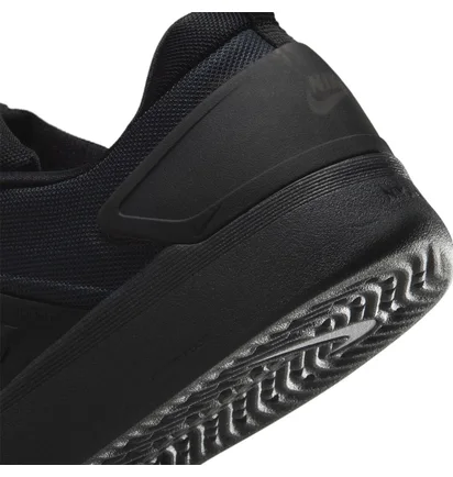 Кроссовки унисекс Nike Sb Zoom Nyjah 4 Skate Shoes Black FQ1273-002