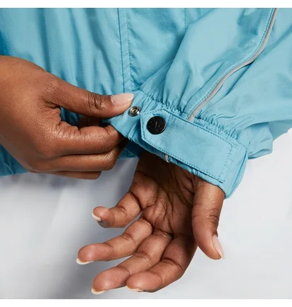 Куртка жіноча Nike Run Division Jacket Light Blue DQ5957-424