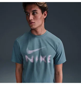 Футболка мужская Nike Hyverse T-Shirt Green HQ7987-006