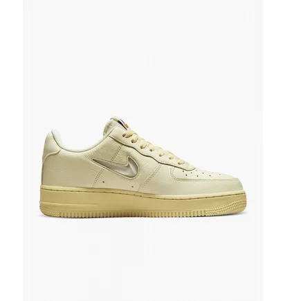 Кросівки жіночі Nike Air Force 1 07 Lx Beige Do9456-100