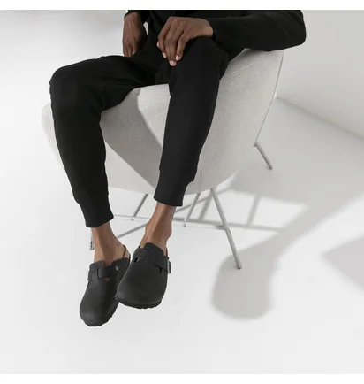 Тапочки унисекс BIRKENSTOCK Boston Black Oiled Leather Shoes Black 59461