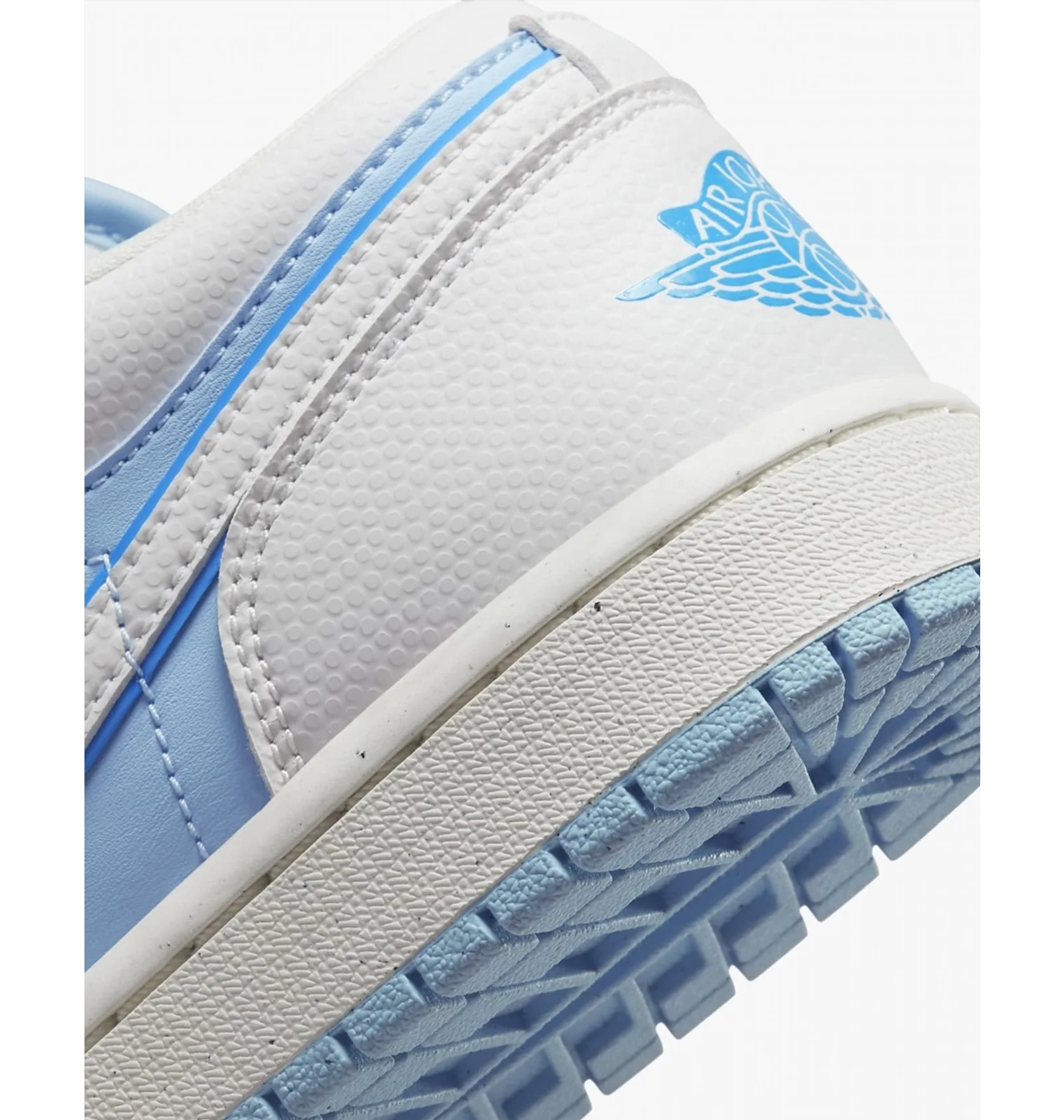 ᐉ Кросівки жіночі Air Jordan 1 Low Se Wmns Light Blue/White