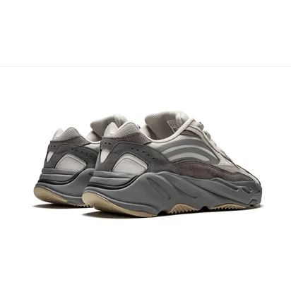 Кроссовки мужские Adidas Yeezy Boost 700 V2 Grey FU7914