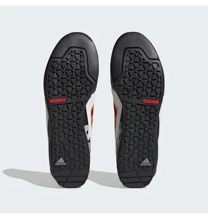 Кроссовки унисекс Adidas Terrex Swift Solo 2.0 Hiking Orange IE6902