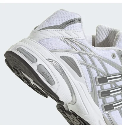 Кросівки жіночі Adidas Adistar Cushion 3 Shoes White/Metallic IG4248