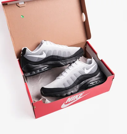 Кроссовки мужские Nike Air Max Invigor White Black 749688-010