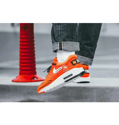 Кроссовки женские Nike Wmns Air Max 1 Lx Orange 917691-800