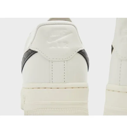 Кросівки жіночі Nike Air Force 1 07 White FV1182-001