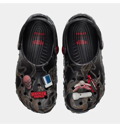 Тапочки унісекс CROCS X Stranger Things Black 212074-90H