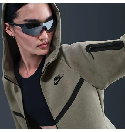 Толстовка женская Nike Sportswear Windrunner Tech Fleece Olive HV6747-320