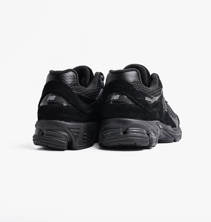 Кроссовки мужские New Balance 2002 Black M2002WB