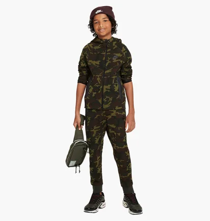 Спортивный костюм детский Nike Sportswear Tech Fleece Camo/Green FN9118-010__FN9120-010