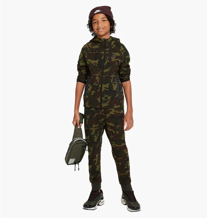Спортивный костюм детский Nike Sportswear Tech Fleece Camo/Green FN9118-010__FN9120-010