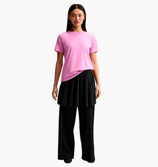 Футболка женская Nike Sportswear Club Pink DX7902-503