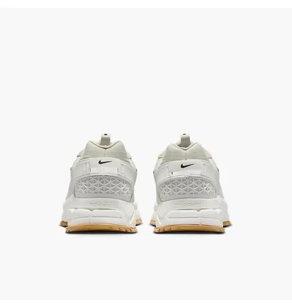 Кросівки жіночі Nike Zoom Vomero Beige HQ2181-100