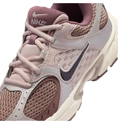 Кроссовки детские Nike V5 Rnr Older Kids Shoes Brown HQ6411-201