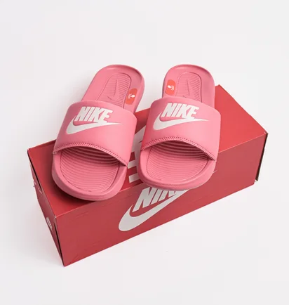 Тапочки жіночі Nike Victori One Slide Pink CN9677-802