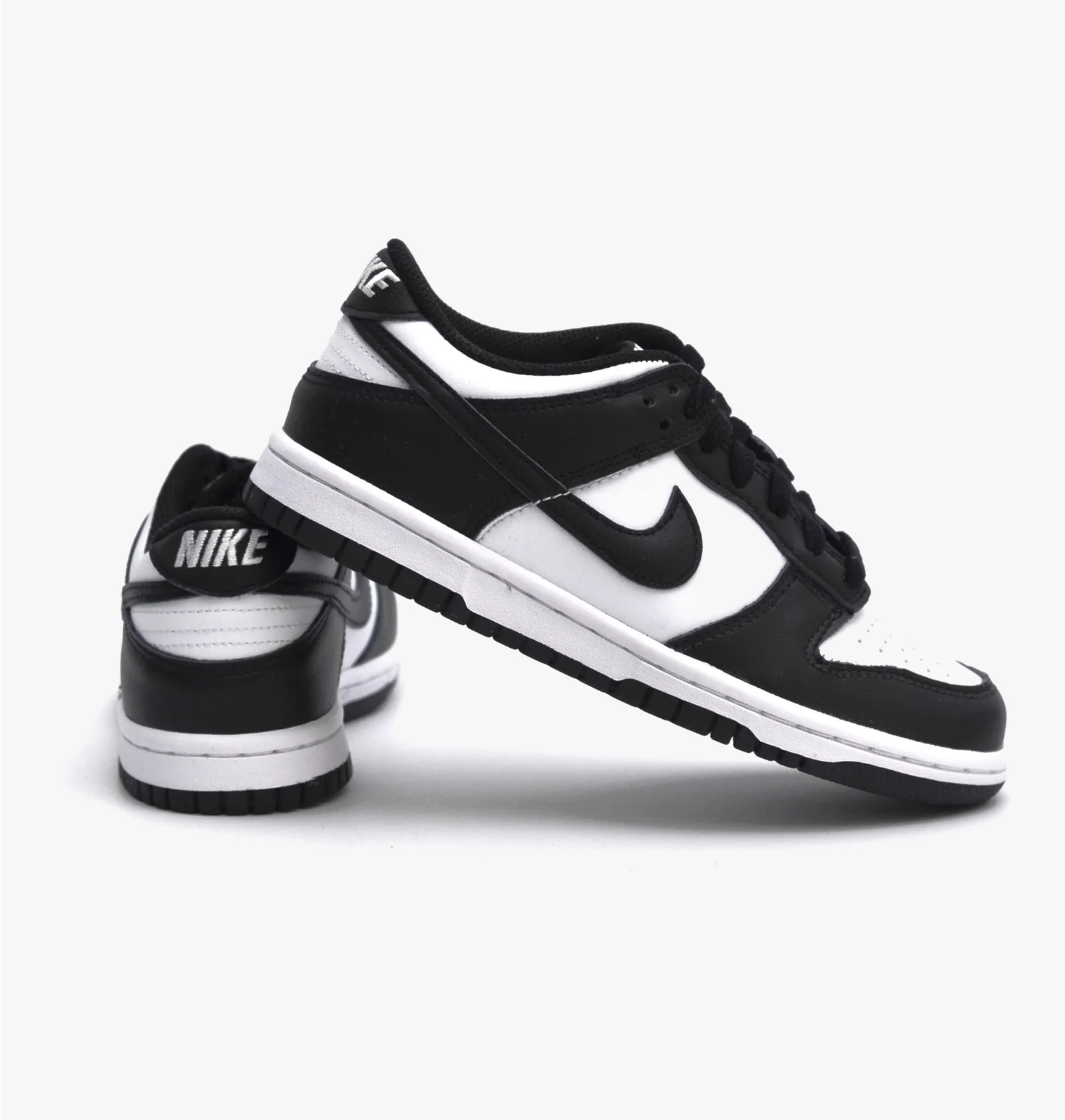 ᐉ Кросівки жіночі Nike Dunk Low Retro White/Black CW1590-100