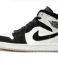 Кросівки чоловічі Air Jordan 1 Mid Se White/Black DH6933-100