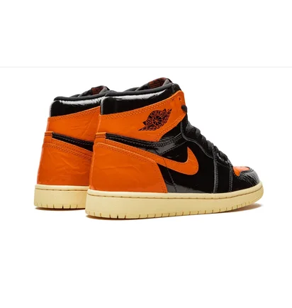 Кроссовки мужские Air Jordan 1 Retro High Og Black/Orange 555088-028