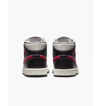 Кросівки жіночі Air Jordan Air 1 Mid Shoes White/Black BQ6472-060