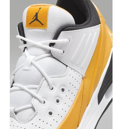 Кросівки чоловічі Air Jordan Max Aura 5 Shoes White/Orange DZ4353-701