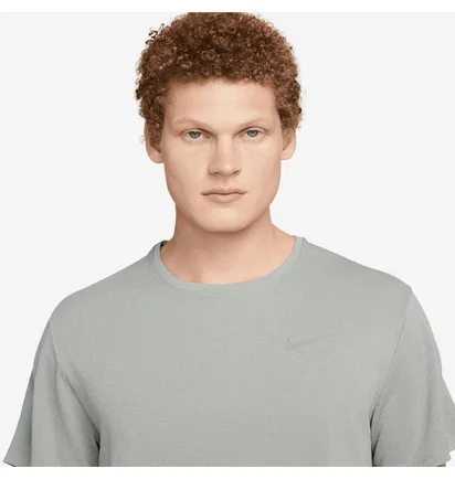 Футболка мужская Nike Dri-Fit Miler Uv T-Shirt Grey DV9315-098