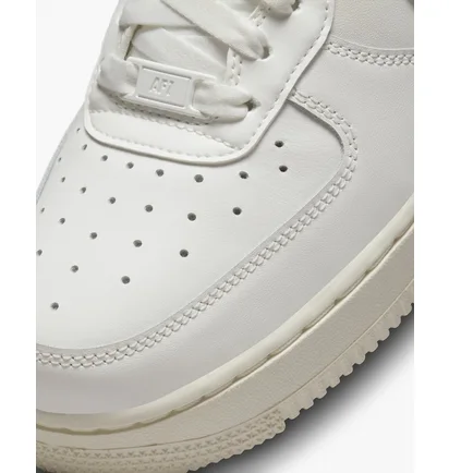 Кросівки жіночі Nike Air Force 1 07 White Dq7569-100