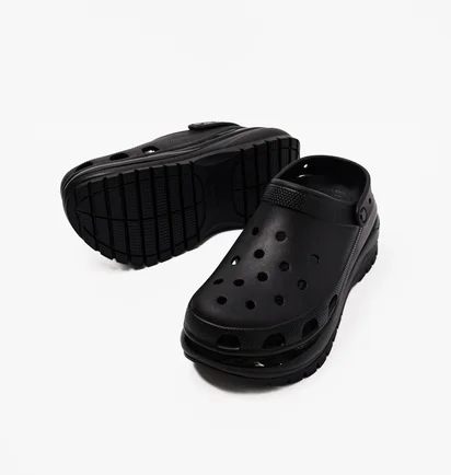 Тапочки унисекс CROCS Classic Mega Crush Clog Black 207988-001