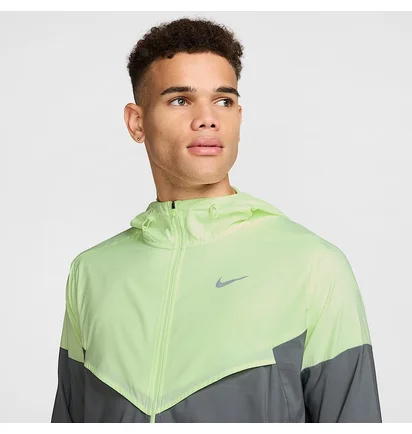 Ветровка мужская Nike Impossibly Light Windrunner Running Jacket Green/Grey HV6521-701