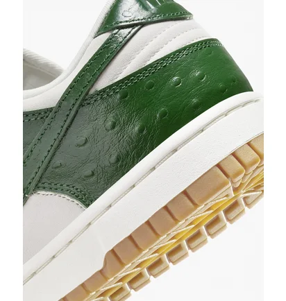 Кросівки жіночі Nike Dunk Low Lx Shoes White/Green FJ2260-002