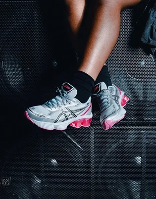 Кросівки жіночі Asics Gel-Kinetic Fluent Grey 1203A939-020