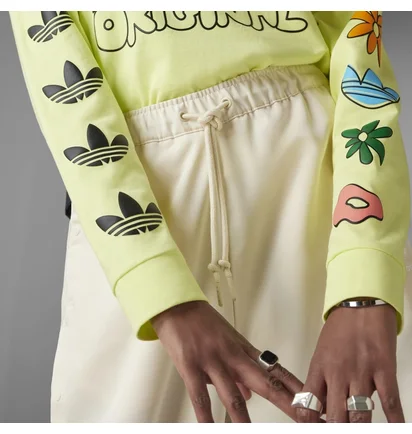 Футболка женская Adidas T-Shirt Graphic Ls Yellow HC5428