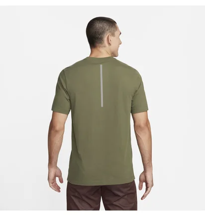 Футболка мужская Nike M Nk Df Tee Run Div Ho23 Green FN0829-222