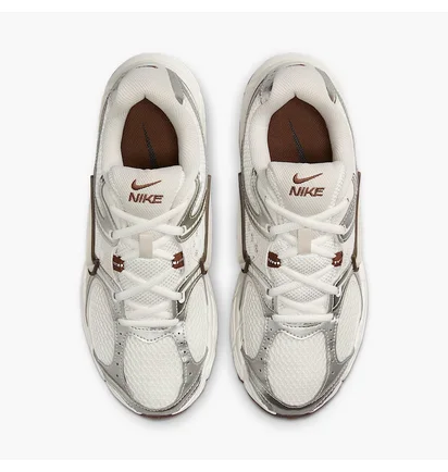 Кросівки жіночі Nike V5 Rnr Beige/Metallic HQ7901-102