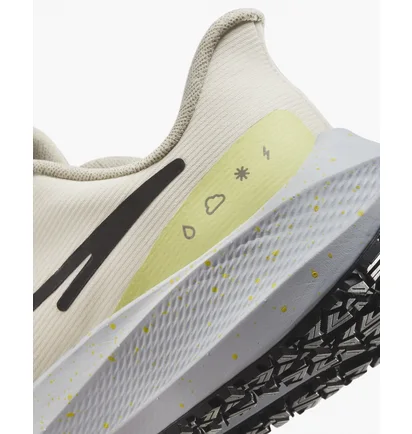 Кросівки жіночі Nike Pegasus Shield Weatherized Road Running Shoes Beige DO7626-100